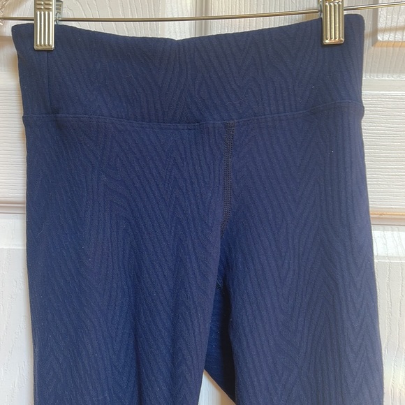 K navy blue design stretch leggings size small - Picture 2 of 6